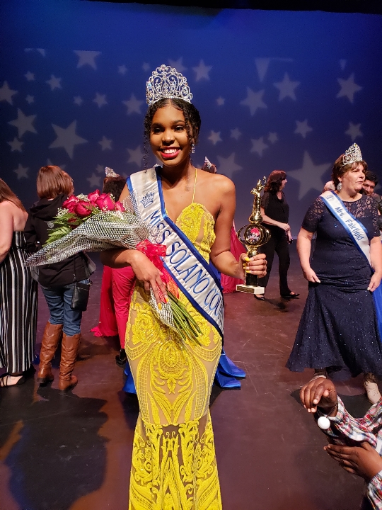 Stevie+earns+the+crown+and+the+title+in+her+first+pageant.