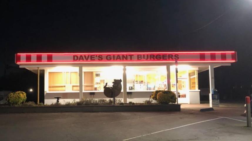 The front of Dave´s Giant Burger is inviting for lunch and dinner.