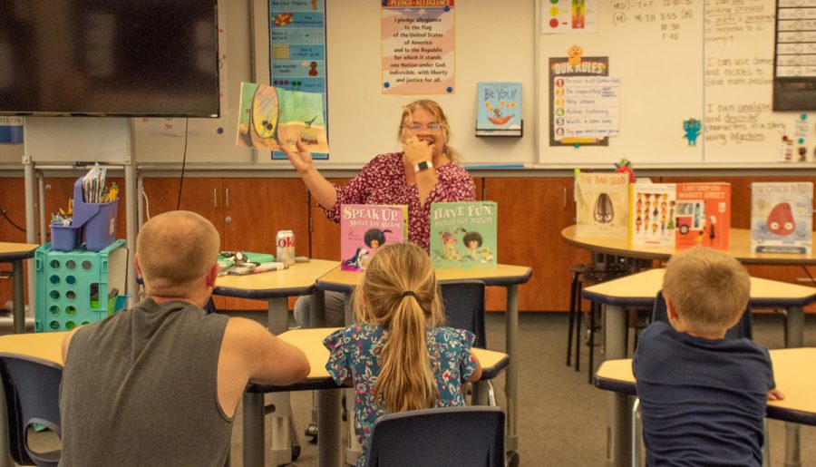 The goal of Literacy Night was to engage parents, families, and community members and to encourage families to read with their children at home.  This event is part of the Literacy Plan for Fairfield-Suisun Unified School District and Suisun Elementary.