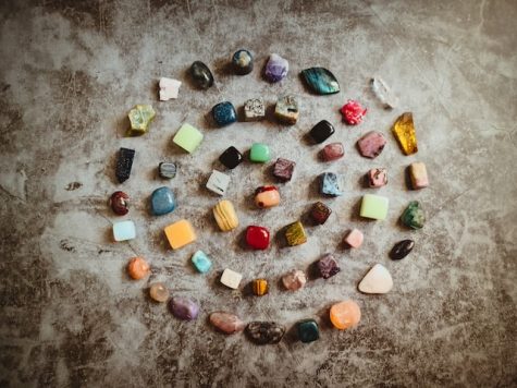 Although “gems” and “jewels” are used interchangeably, they’re actually very different. Gems are the actual stones, while jewels are refined gemstones.