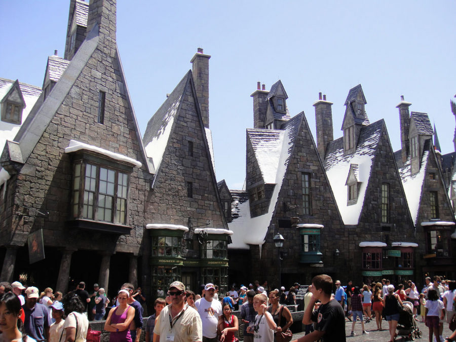 Joint the crowd at Hogwart's in Universal Studios.