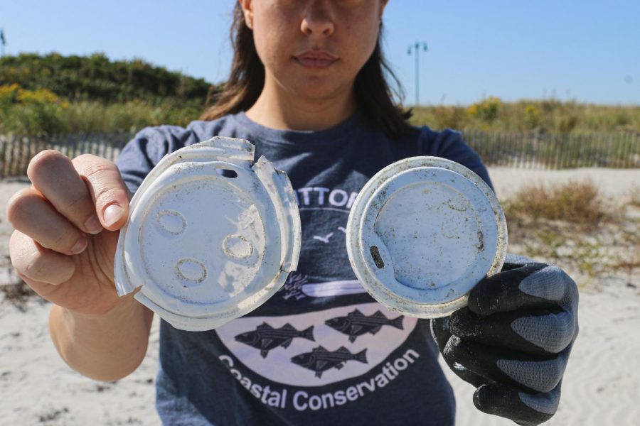 Trash doesn't belong on the beaches.