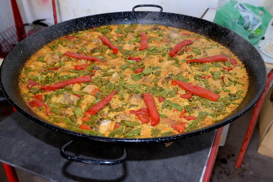 There are several ways to make paella, but only one right way, according to the Spanish cooks.