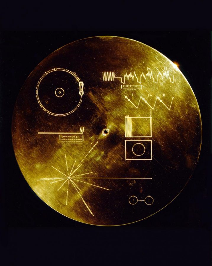 This is an image of the Golden Record with instructions showing how it can be played.